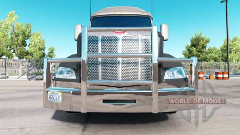 Parachoques de cromo en el Peterbilt 579