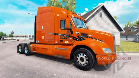 La piel Schneider Nacional sobre camión Peterbilt